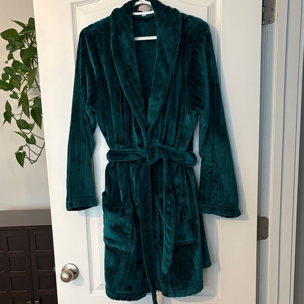 BETTER LIVING green short robe